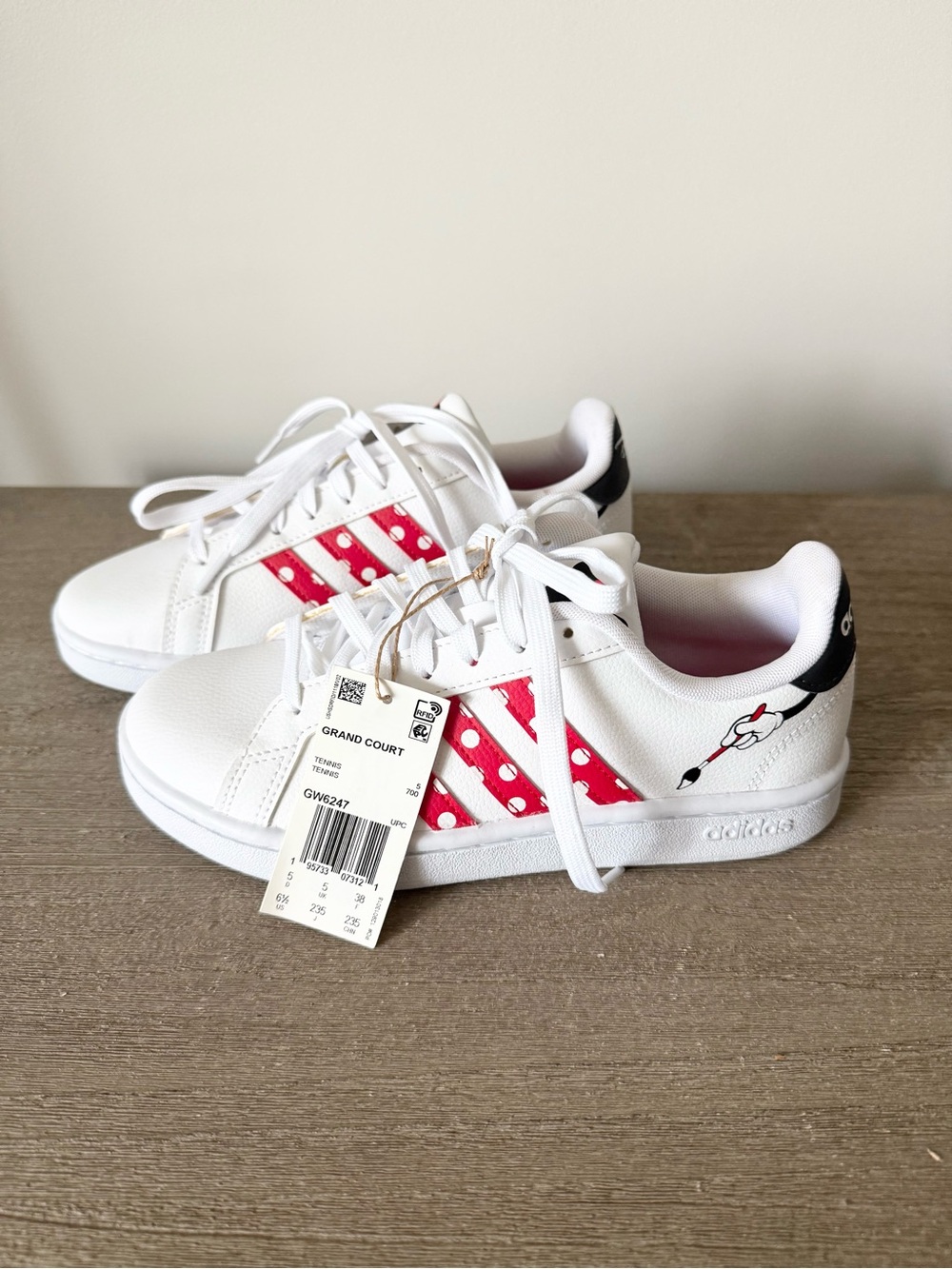 NIB adidas Disney Grand Court White & Red Sneakers with Minnie Detail Size 6.5 - Picture 4 of 12